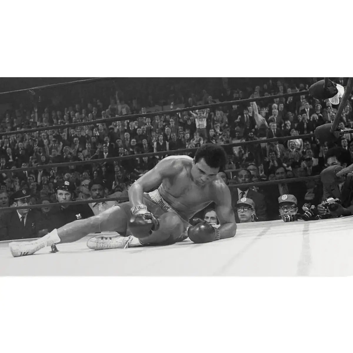 Muhammad Ali Knockdown – Rise Again Black & White Canvas